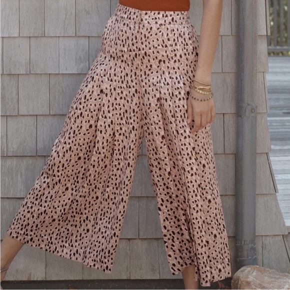 2/25 ANTHROPOLOGIE Isobel Pleated Wide Pant
Trousers Animal Print - Picture 1 of 8